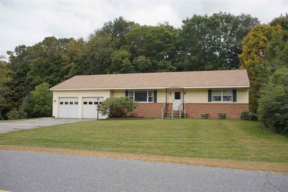 521 Colonial Dr, White River Junction, VT 05001 - photo 1