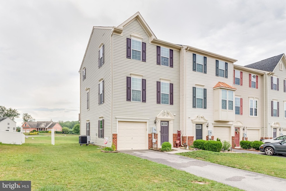 64 Creekside Ct, Falling Waters, WV 25419 - photo 1