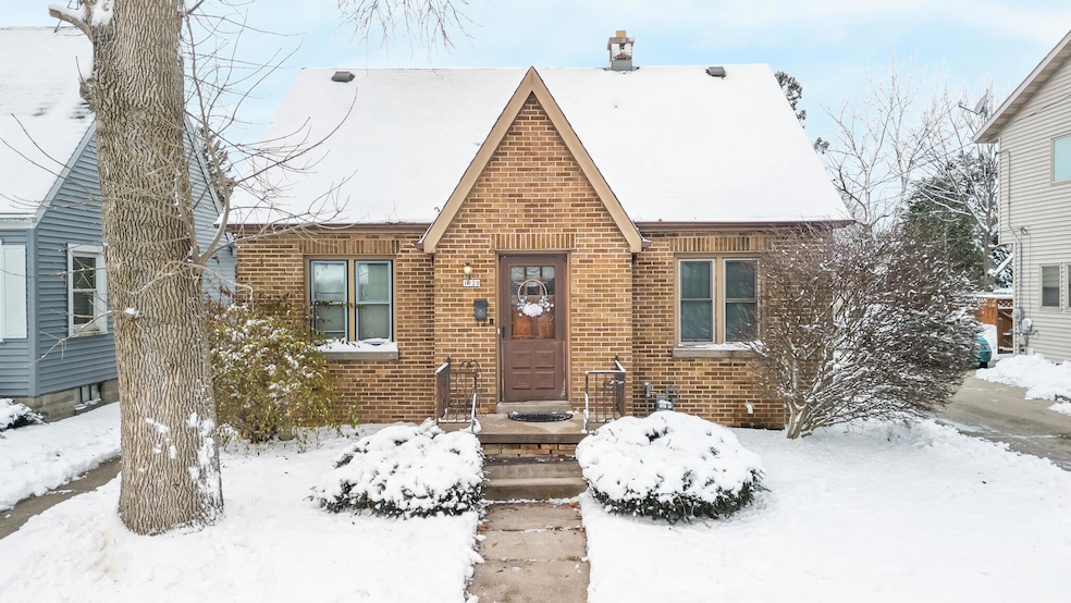 1920 N 21st St, Sheboygan, WI 53081 - photo 1