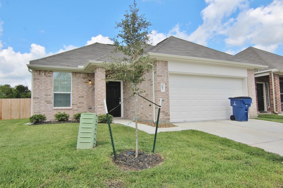 692 Fallow Ln, Alvin, TX 77511 - photo 1