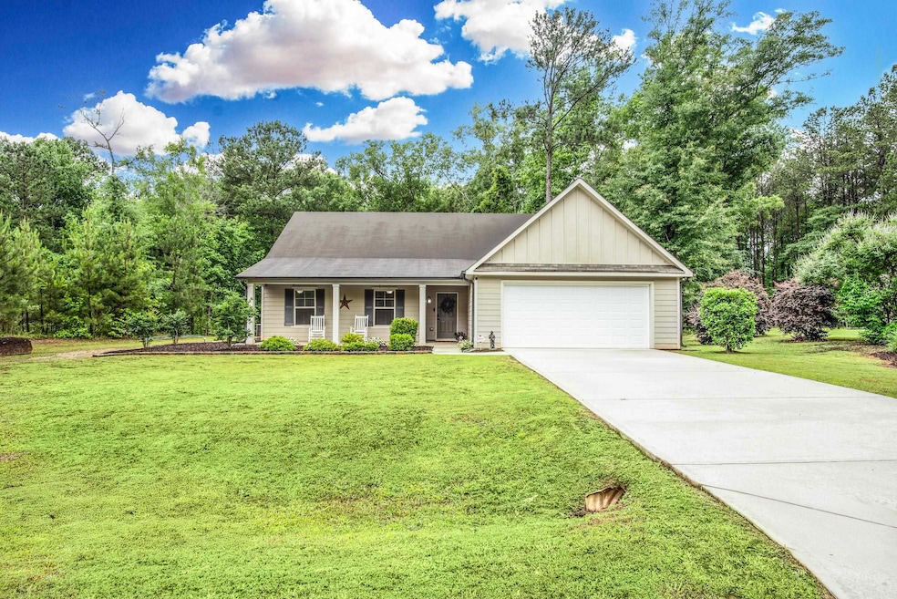 1081 Oak Hill Ln, Madison, GA 30650 - photo 1