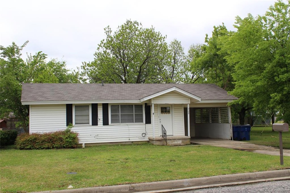 708 Carver St, Whitesboro, TX 76273 - photo 1