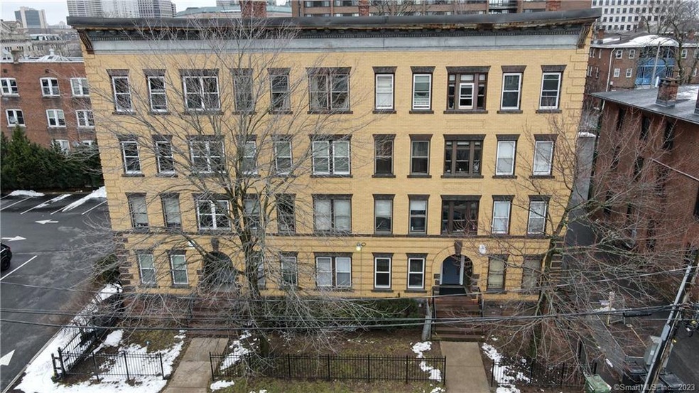 260 Lawrence St unit 1, Hartford, CT 06106 - photo 1