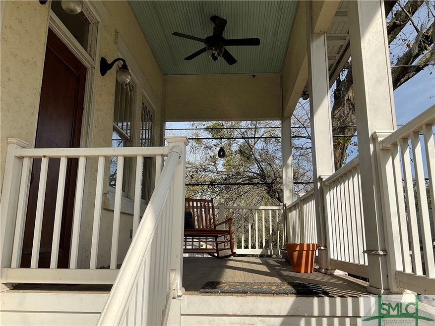 920 E Victory Dr unit Carriage House, Savannah, GA 31405 - photo 1