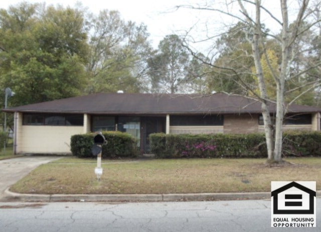 1610 W Gordon Ave, Albany, GA 31707 - photo 1