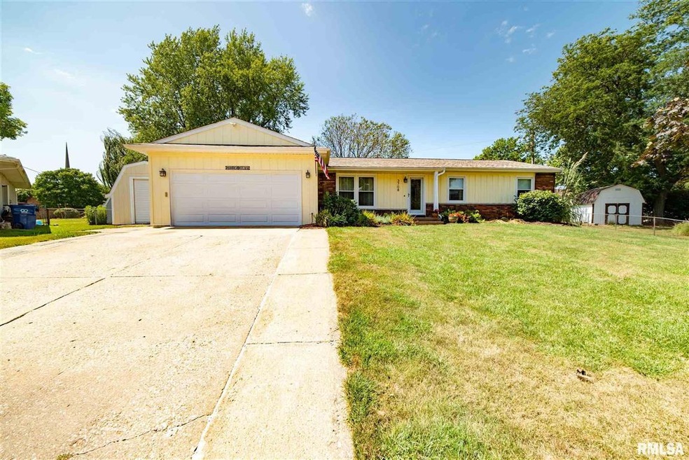 3708 Fernwood Ct, Davenport, IA 52807 - photo 1