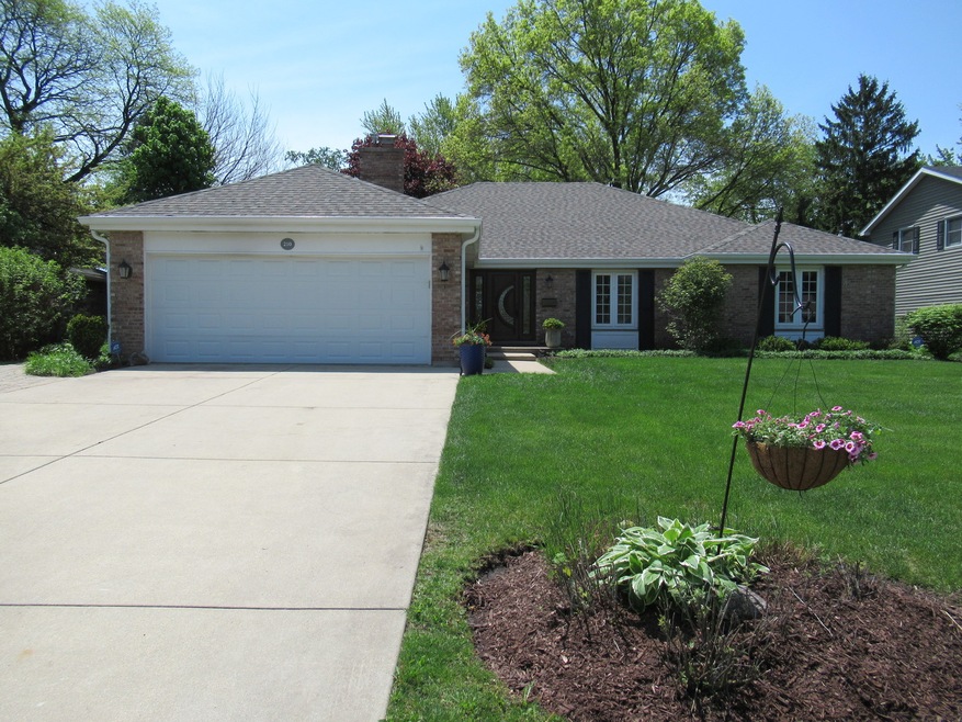 210 Longfellow Dr, Wheaton, IL 60189 - photo 1