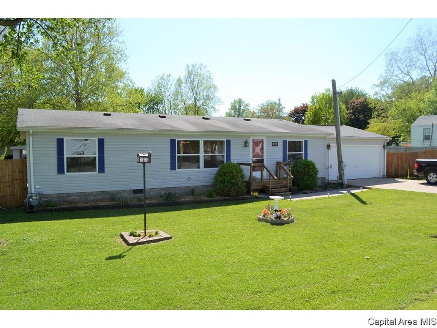 202 W Springfield St, Virginia, IL 62691 - photo 1