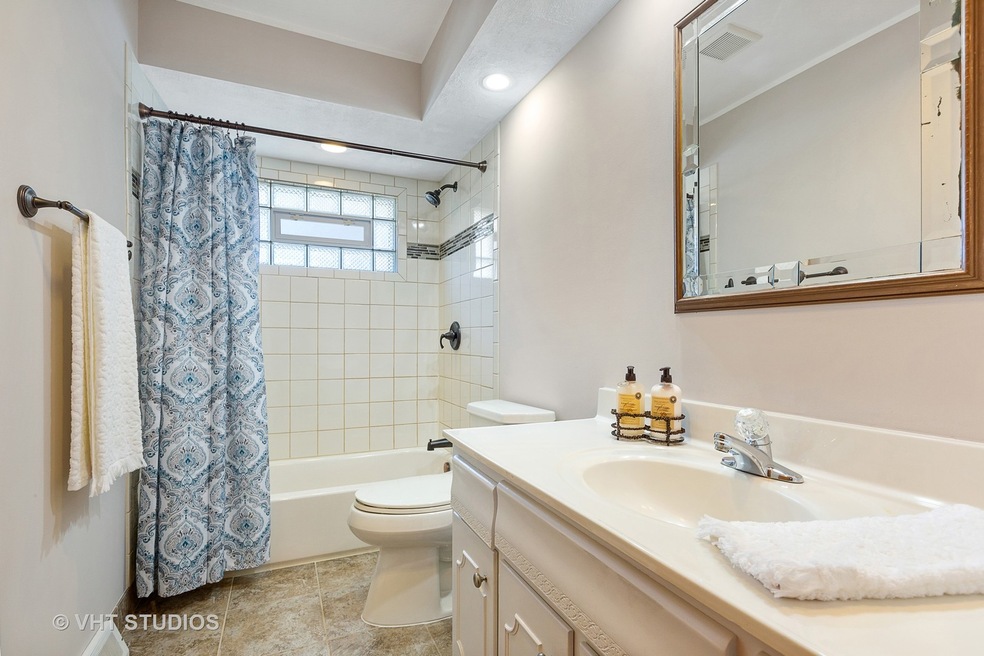 264 E Fullerton Ave, Elmhurst, IL 60126 - photo 1