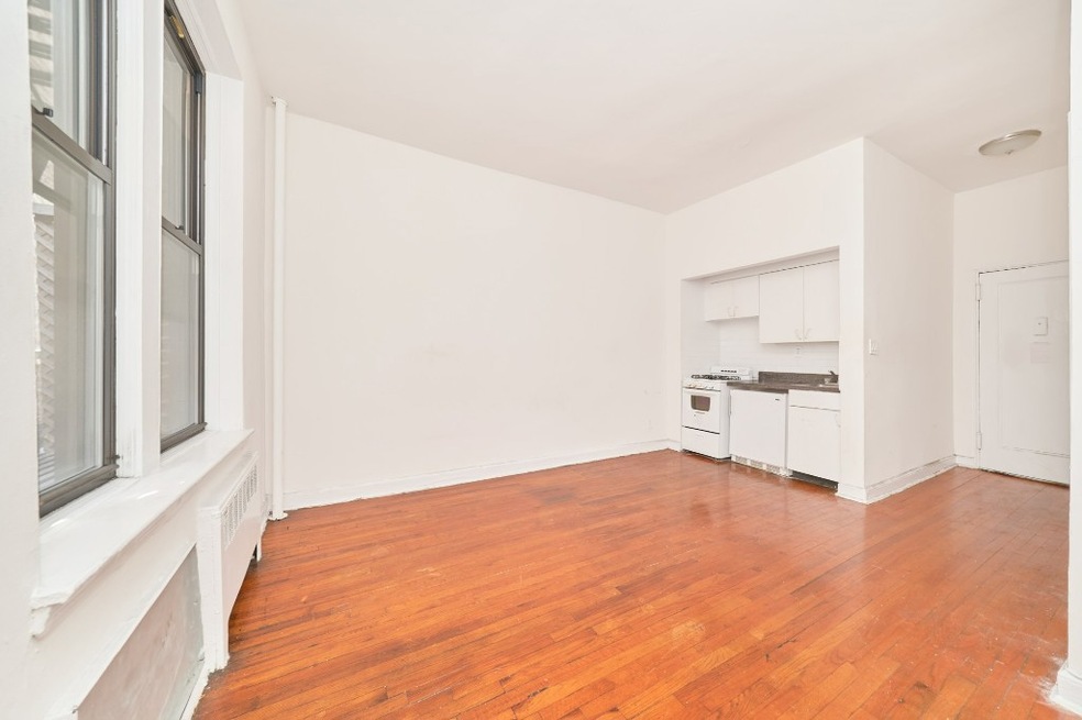 400 W 45th St unit 2 G, New York, NY 10036 - photo 1
