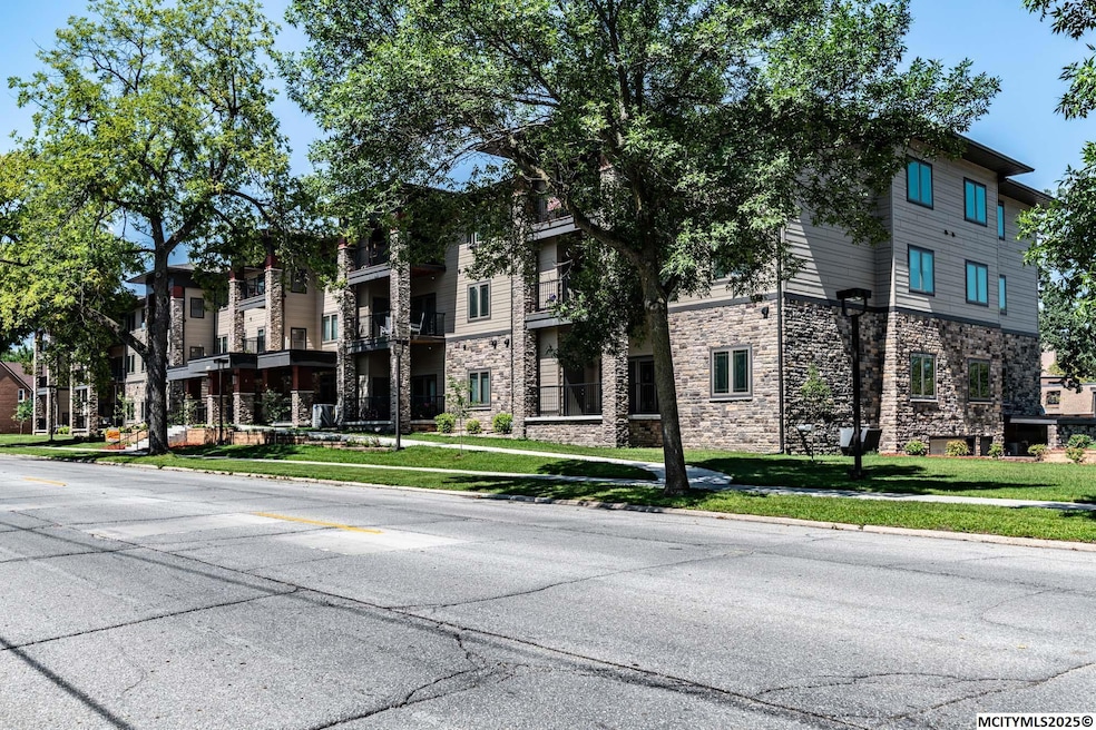320 1st St NE unit 103, Mason City, IA 50401 - photo 1