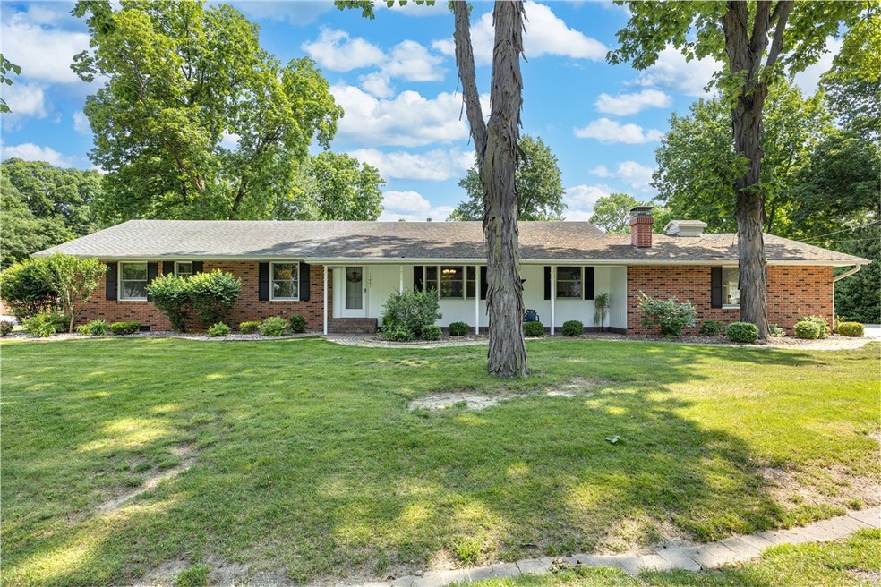 1505 Hickory Hill Dr, Effingham, IL 62401 - photo 1