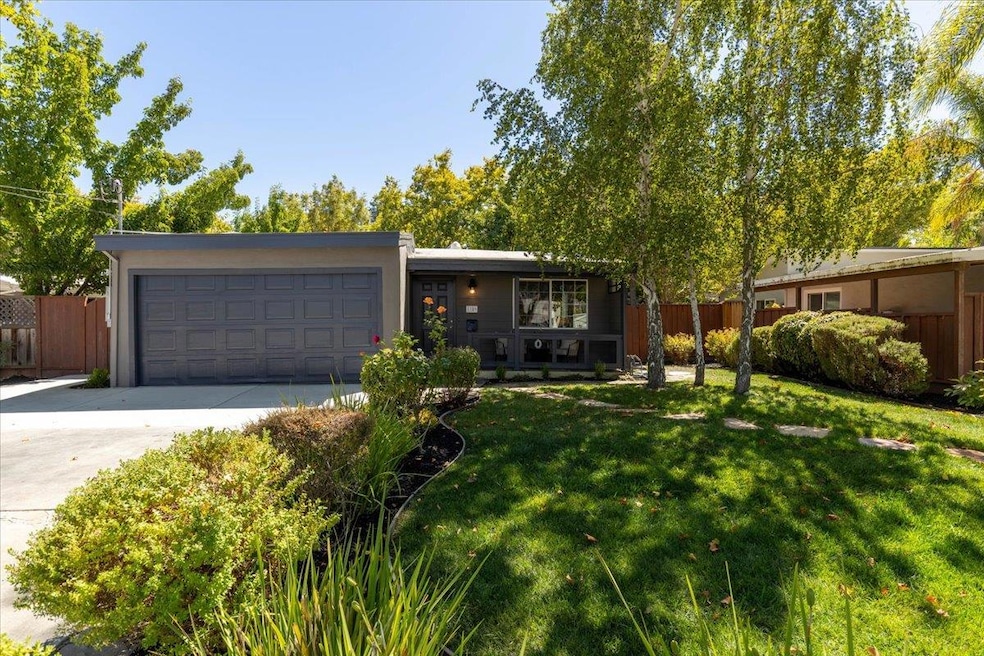 Sold $2,315,000 • Co-Listing Agent