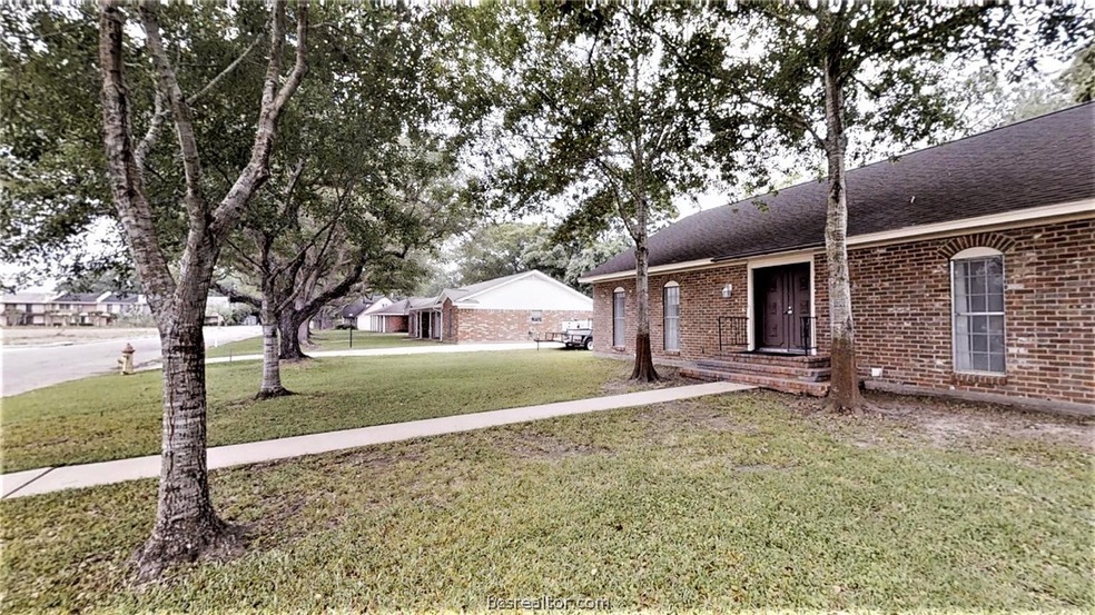 2620 Marguerite St, Bay City, TX 77414 - photo 1