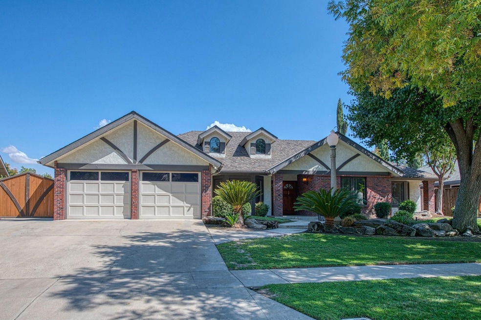 8892 N 5th St, Fresno, CA 93720 - photo 1