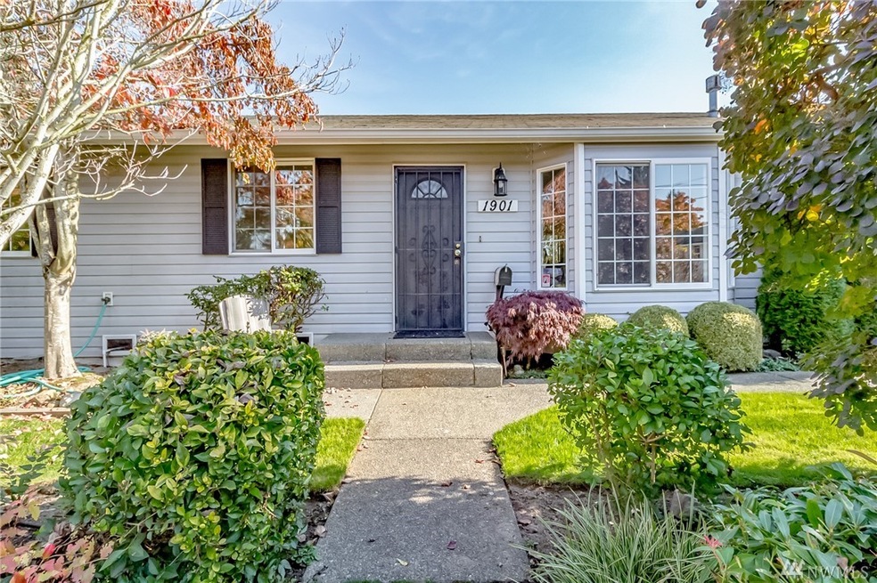 1901 Cedar St, Everett, WA 98201 - photo 1