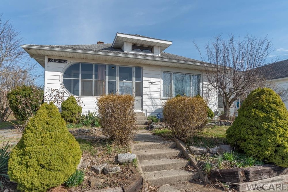 304 Defiance St, Wapakoneta, OH 45895 - photo 1