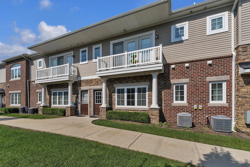 5633 Arbor Chase Dr, Ann Arbor, MI 48103 - photo 1