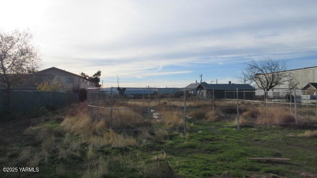 208 Sycamore St, Yakima, WA 98901 - photo 1