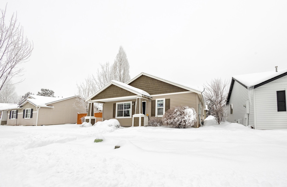 20660 Daisy Ln, Bend, OR 97702 - photo 1