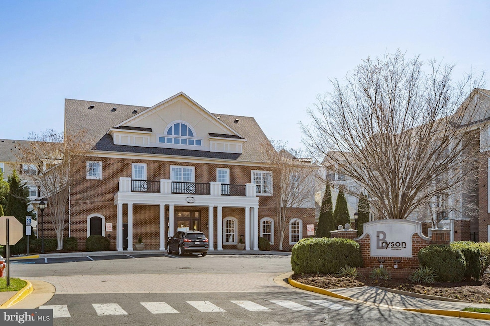 12900 Centre Park Cir unit 101, Herndon, VA 20171 - photo 1