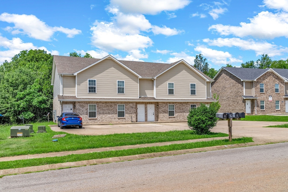 2260 Mccormick Ln unit B, Clarksville, TN 37040 - photo 1