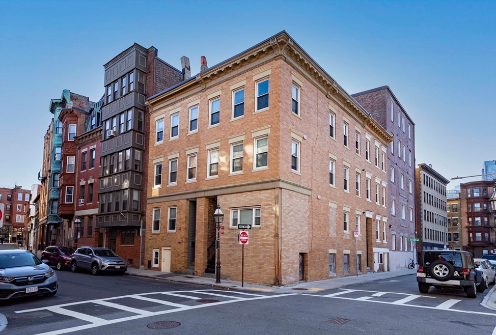 28-30 Cooper St unit 2, Boston, MA 02113 - photo 1