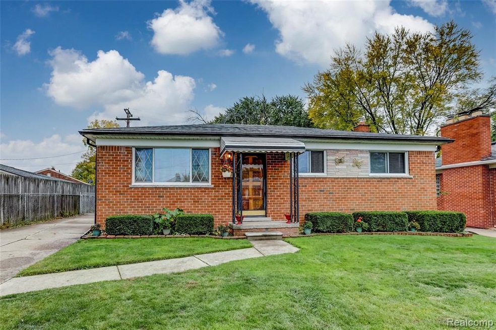 15350 Hill Ct, Roseville, MI 48066 - photo 1