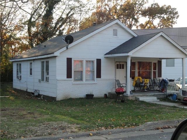 604 Landers St, Shelbyville, TN 37160 - photo 1