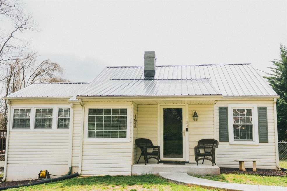 124 Arbor Ct, Madison Heights, VA 24572 - photo 1