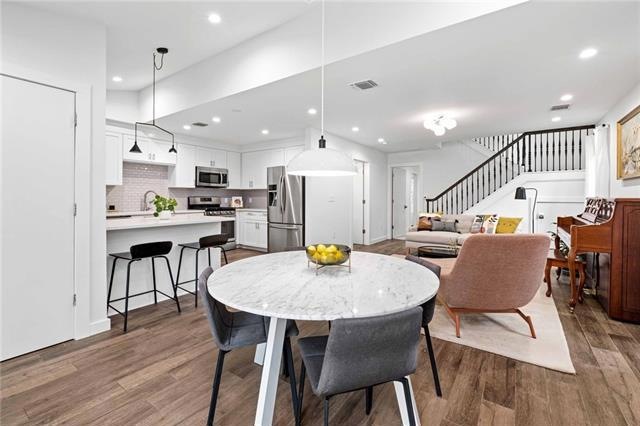 2306 La Casa Dr #B features clean lines, natural l