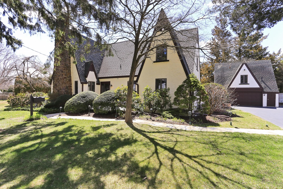 605_locust_rd_MLS_HID991899_ROOMMainExte