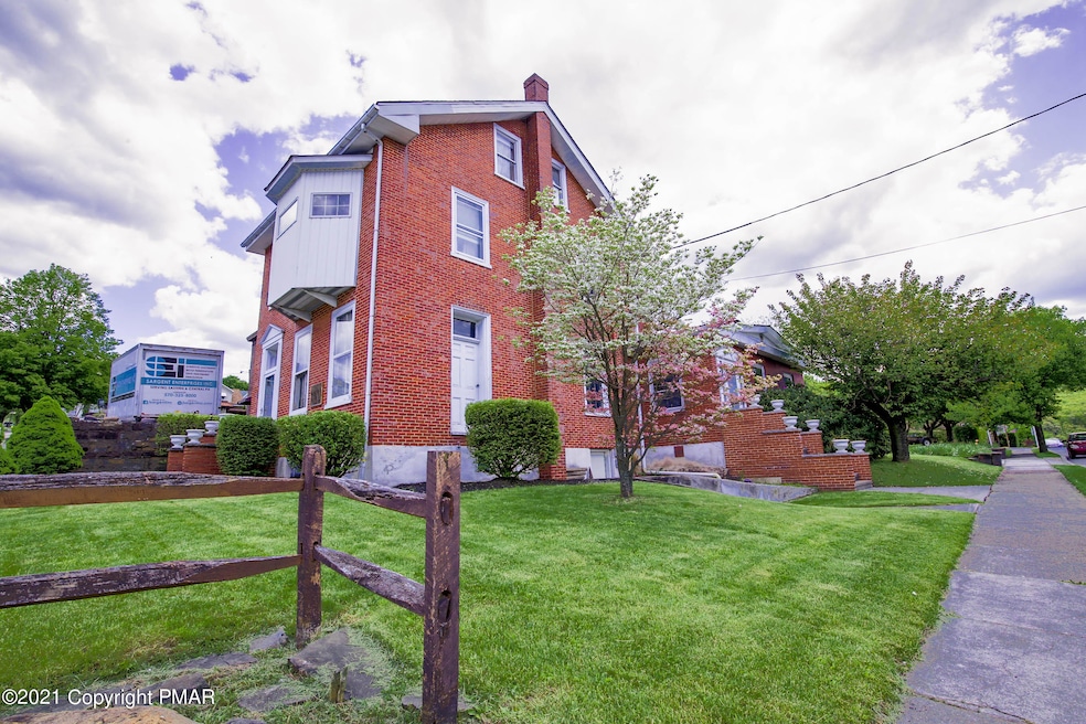 30 W 6th St, Jim Thorpe, PA 18229 - photo 1
