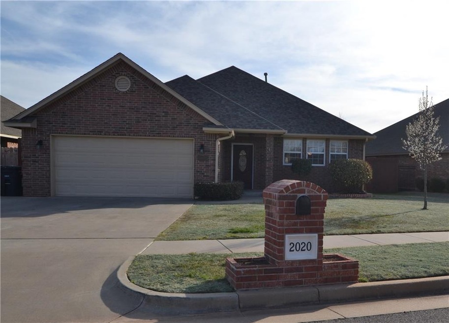 Front View with bricked mailbox and planter