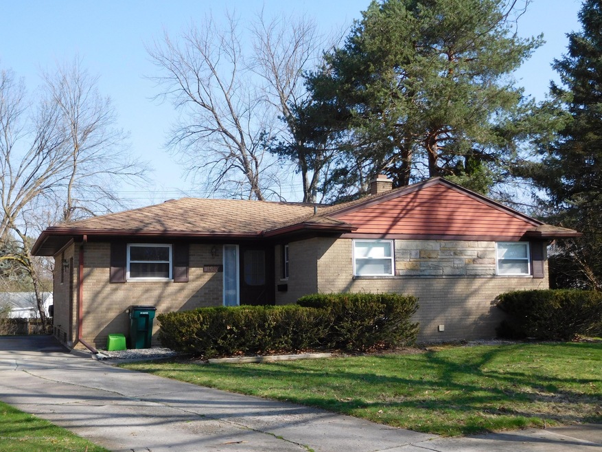 1622 Holly Ct, Lansing, MI 48910 - photo 1