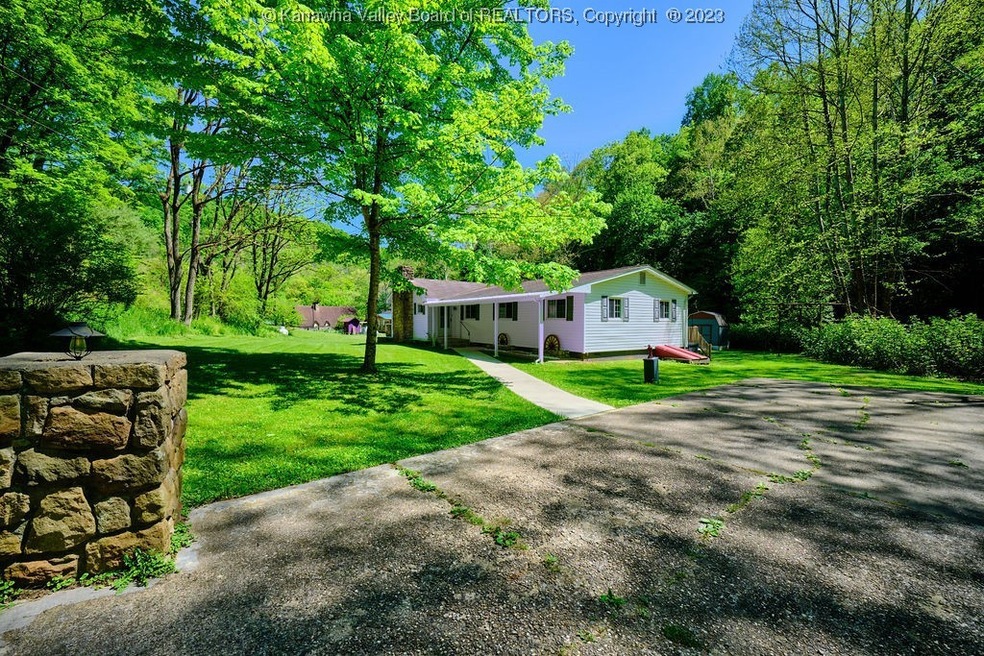 25 Beechie Fork Rd, Alum Creek, WV 25003 MLS 263987