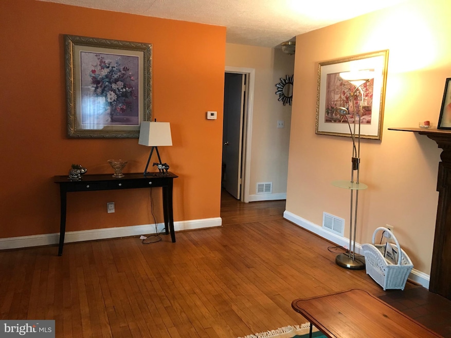 3219 Magnolia Ave, Falls Church, VA 22041 - photo 1