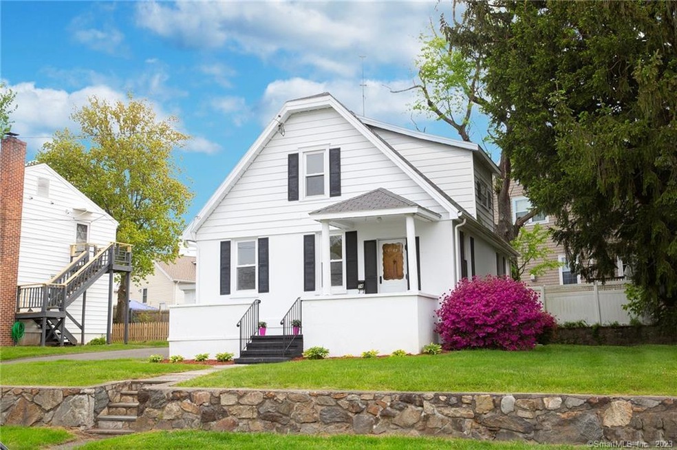 Welcome to 74 Stuart Avenue. Move right in to this