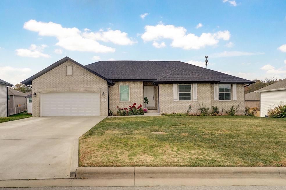 810 E Brewer Ave, Nixa, MO 65714 - photo 1