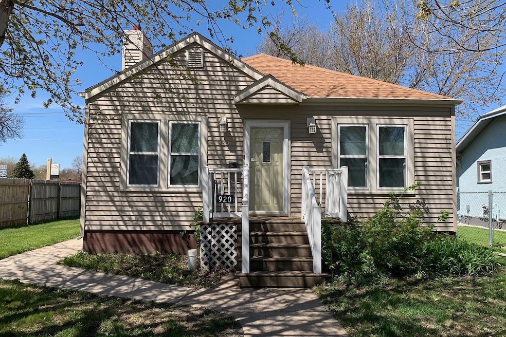 920 3rd Ave SE, Jamestown, ND 58401 - photo 1