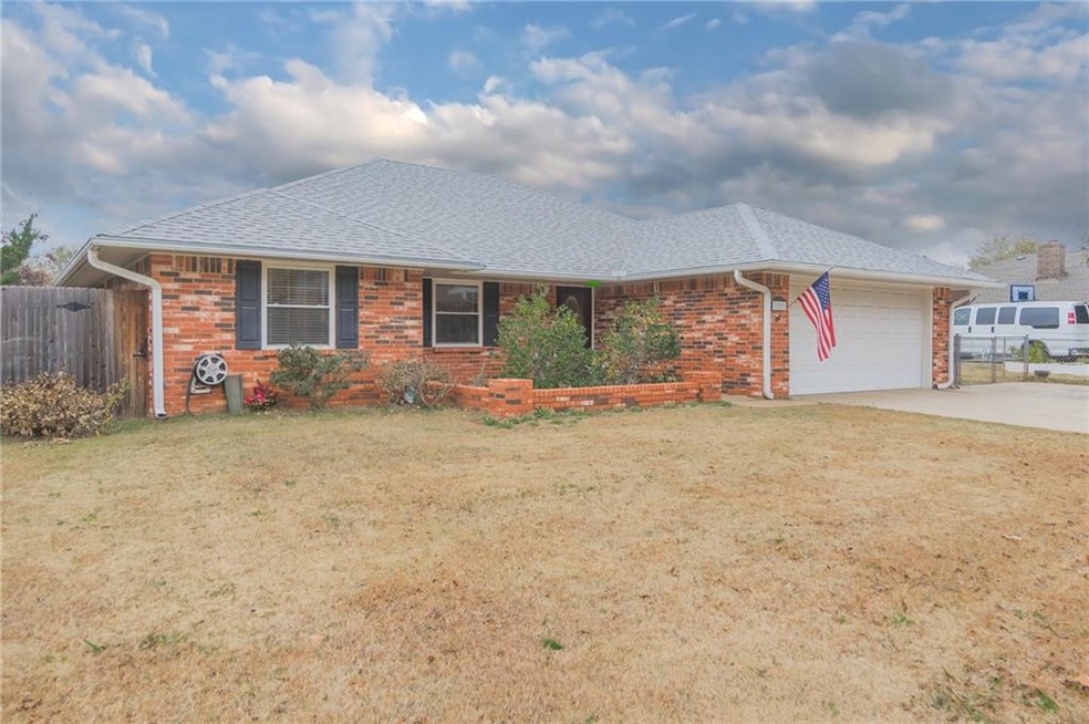 1805 E Hills Dr, Moore, OK 73160 - photo 1