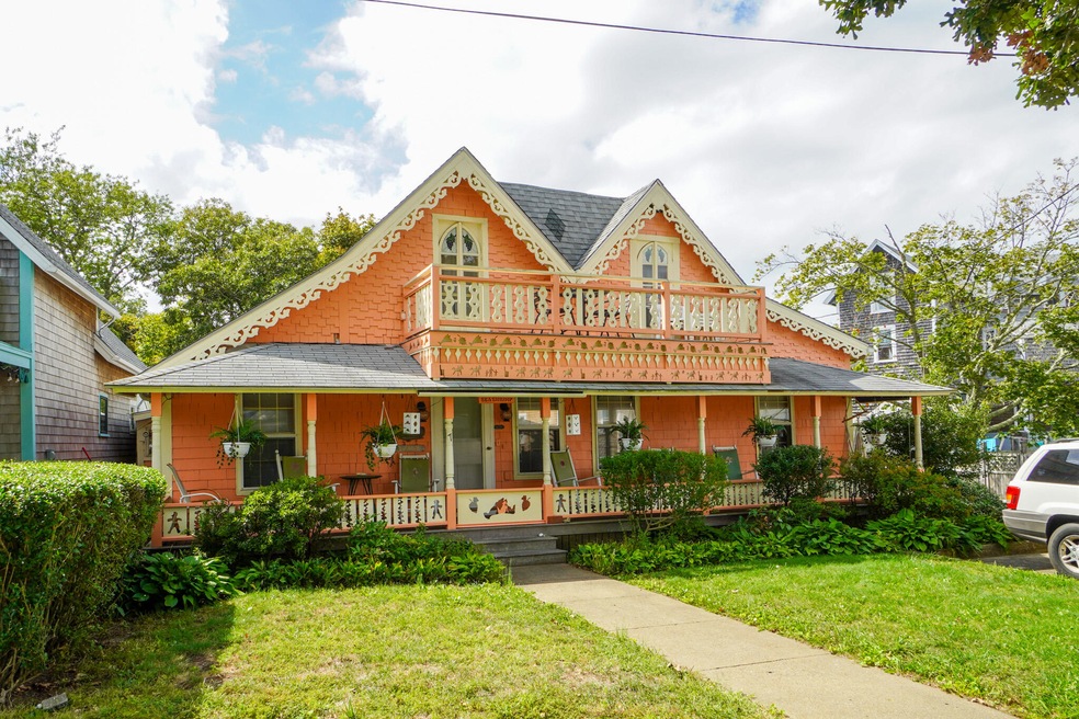 7 Central Ave, Oak Bluffs, MA 02557 - photo 1