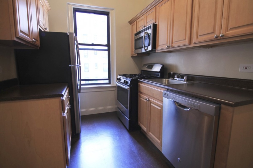 51 Bennett Ave unit 51, New York, NY 10033 - photo 1