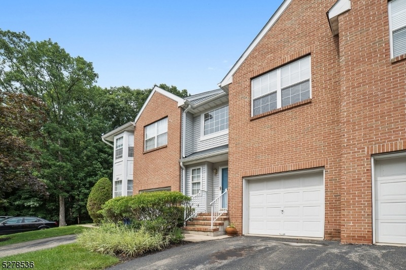 284 Shady Oak Ct, Piscataway, NJ 08854 - photo 1