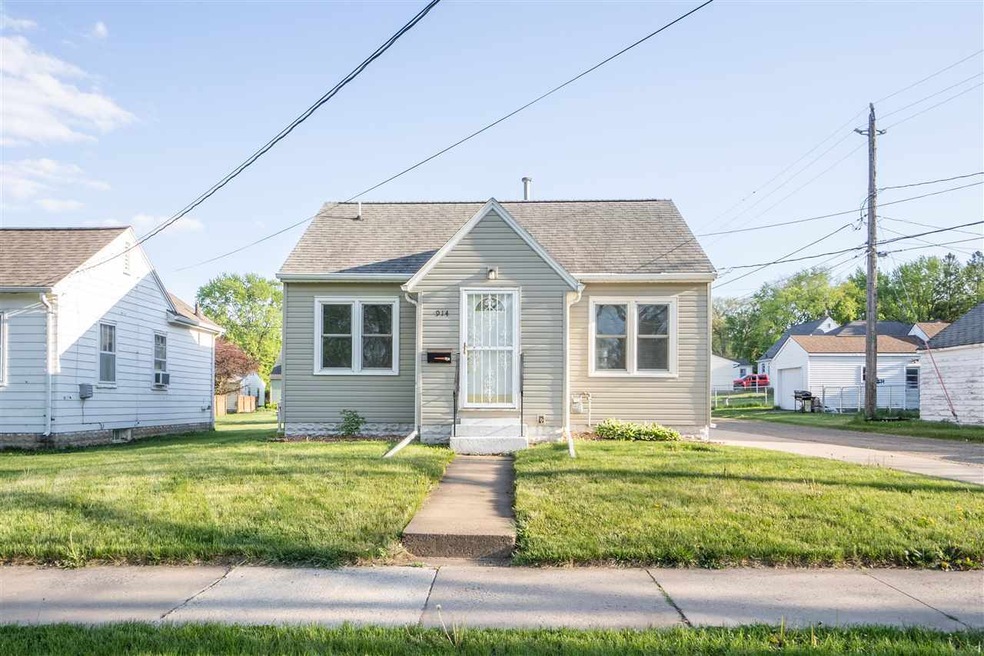 914 E Mitchell Ave, Waterloo, IA 50702 - photo 1