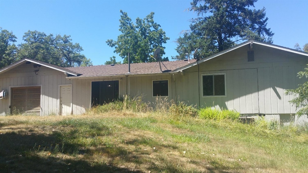 1715 Saratoga Way, Grants Pass, OR 97526 - photo 1