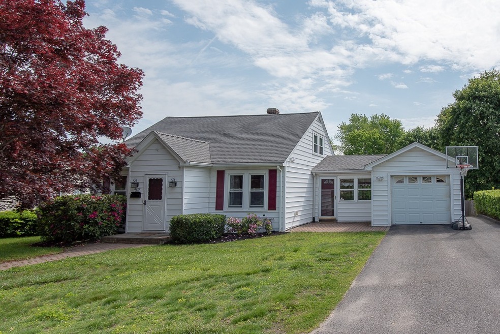 25 Trahan Ave, Worcester, MA 01604 - photo 1