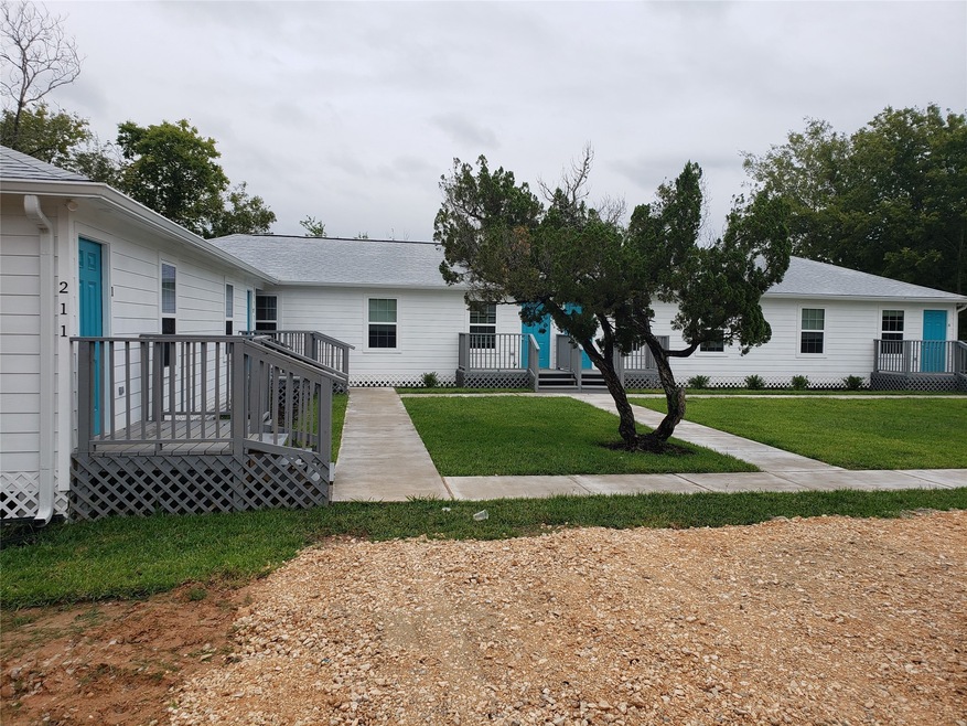 211 Lulac St unit 6, Alvin, TX 77511 - photo 1