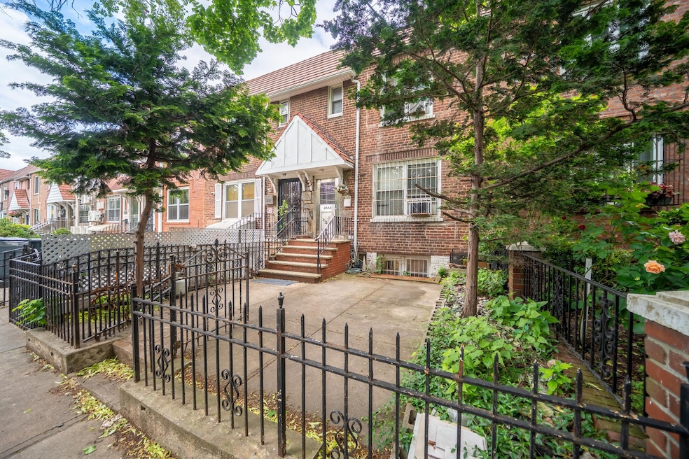 32-23 76th St, Flushing, NY 11370 - photo 1