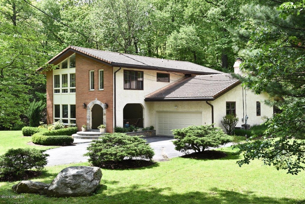 135 Bentwood Dr, Stamford, CT 06903 - photo 1